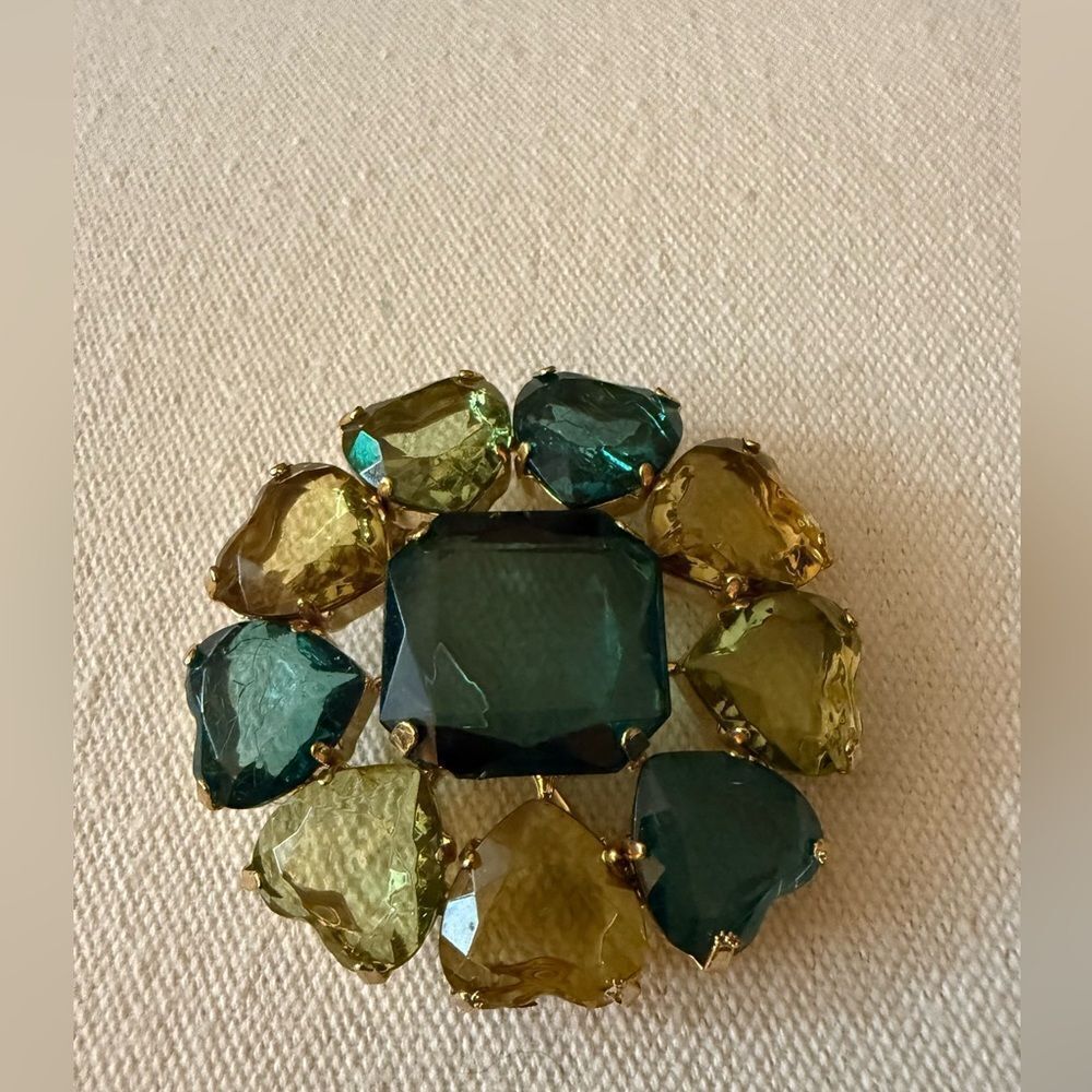 Vintage Gold Tone Round Brooch with Prong Set Beveled Crystals. Yellow,Green.
